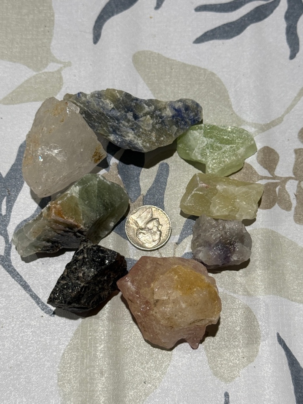 7 Assorted Raw Healing Crystal Lot - Mixed Colors - Picture 5 of 5